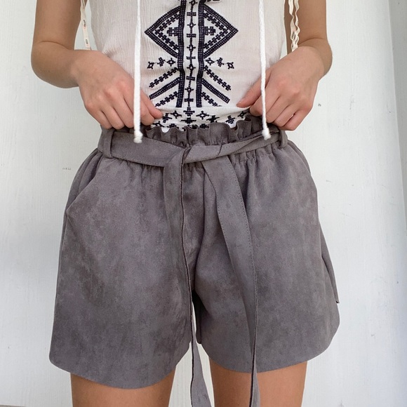 Stunning purple velvet shorts - Picture 4 of 4